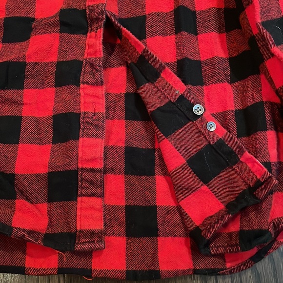 Woolrich Women's Buffalo Plaid - Red and Black Button Up Top - Medium - Picture 4 of 6